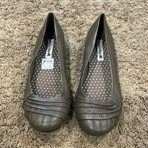 American Eagle brown flats in size 7.5